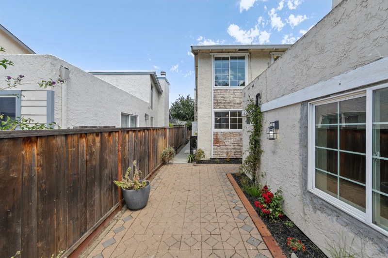 Building Photo - 1040 N Capitol Ave