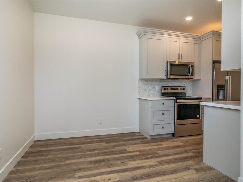 Building Photo - 150 S 800 E
