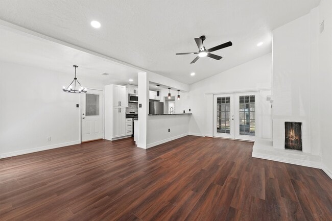 Building Photo - 632 Meadowlawn St