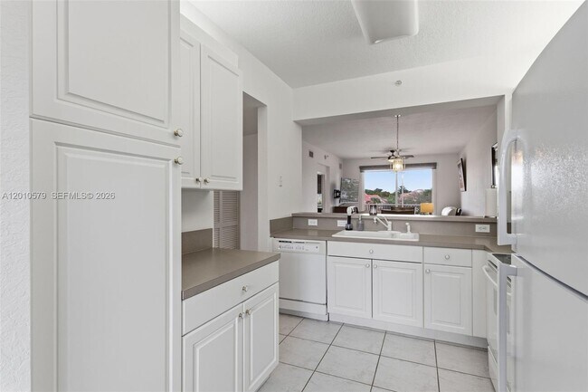 Building Photo - 7765 Yardley Dr