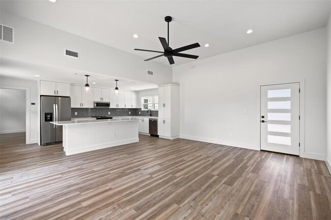 Building Photo - 11151 State Hwy 71