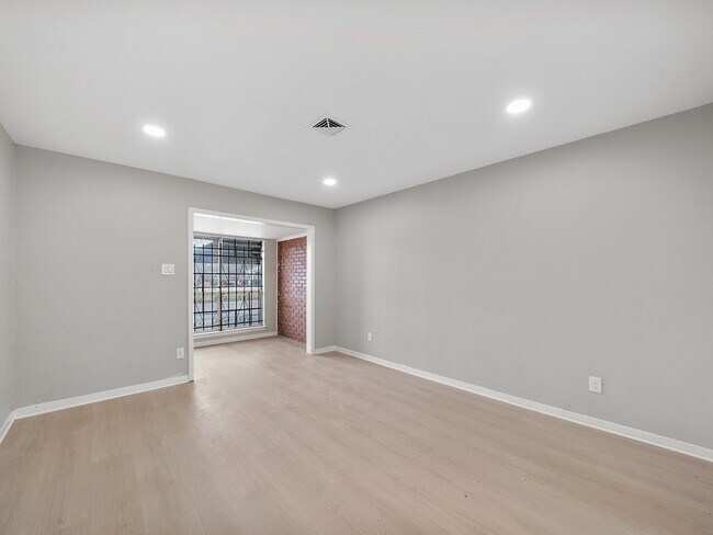 Building Photo - 9347 Clearway Dr