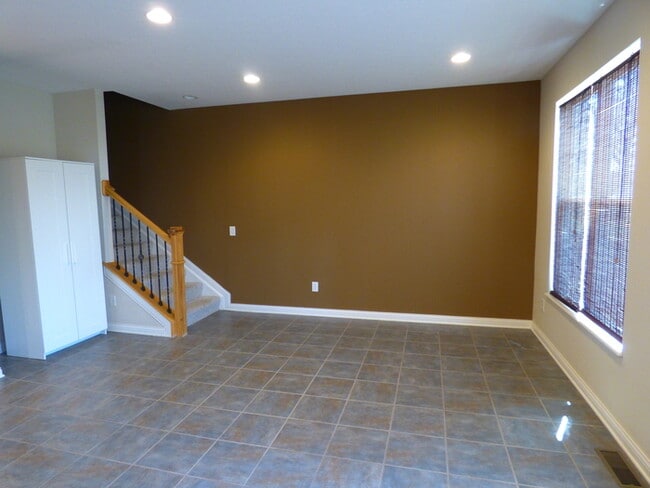 Building Photo - 3 BR 2.5 BA Town Park Condo