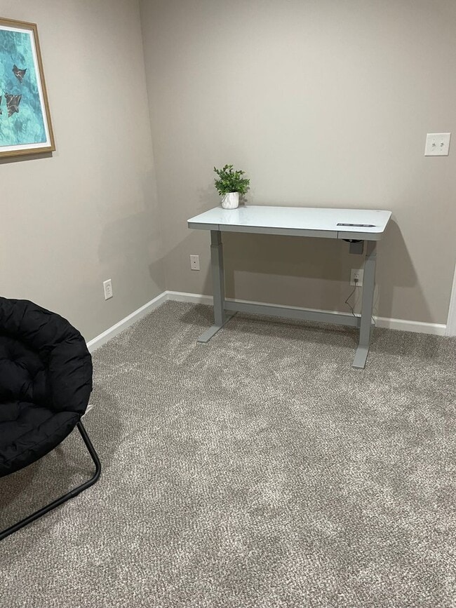 Building Photo - EXECUTIVE FULLY FURNISHED TOWNHOME IN GATED COMMUNITY