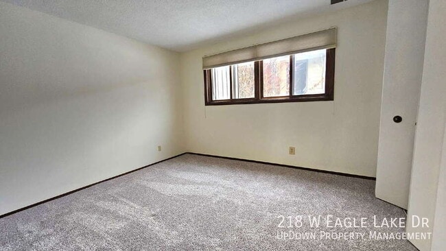 Building Photo - 218 W Eagle Lake Dr