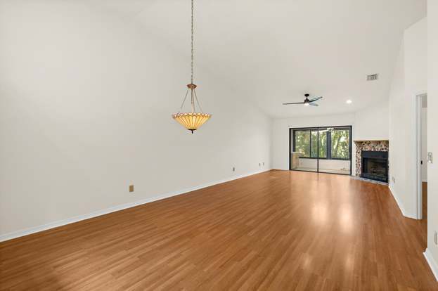 Building Photo - 604 Parkside Pl