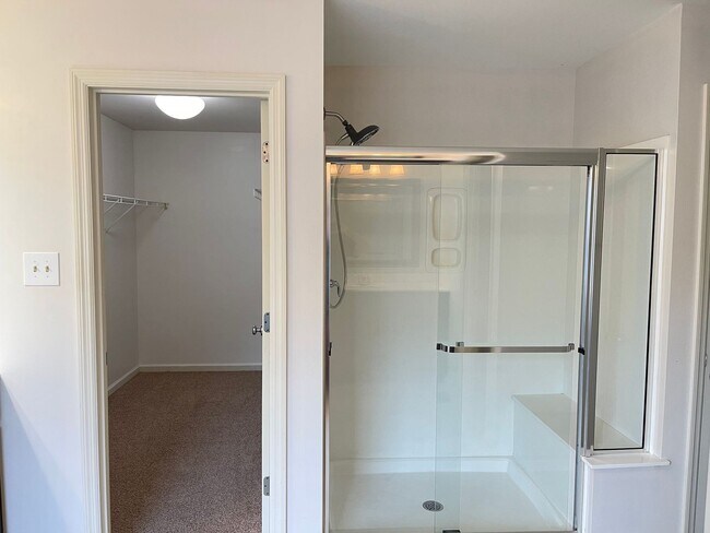 Building Photo - Modern 4BR Home Ready to Rent!