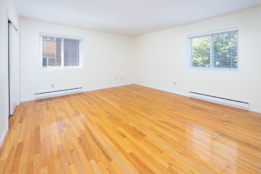 Building Photo - 28 Custer St