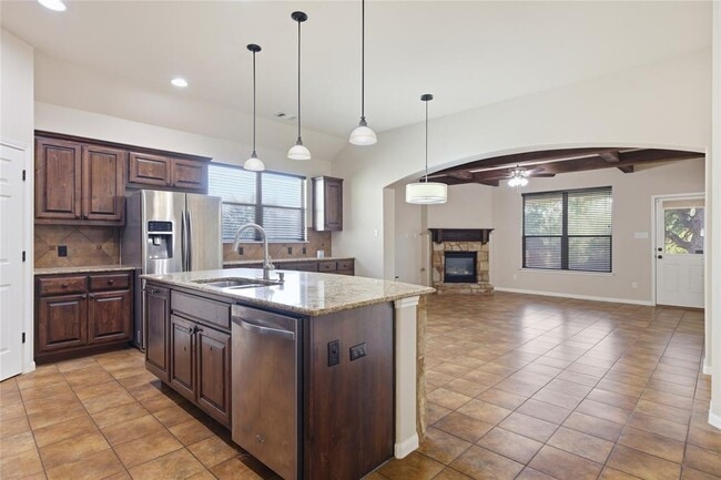 Building Photo - 216 Great Cir Cove