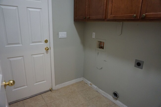 Building Photo - 10591 Iron Point Cir