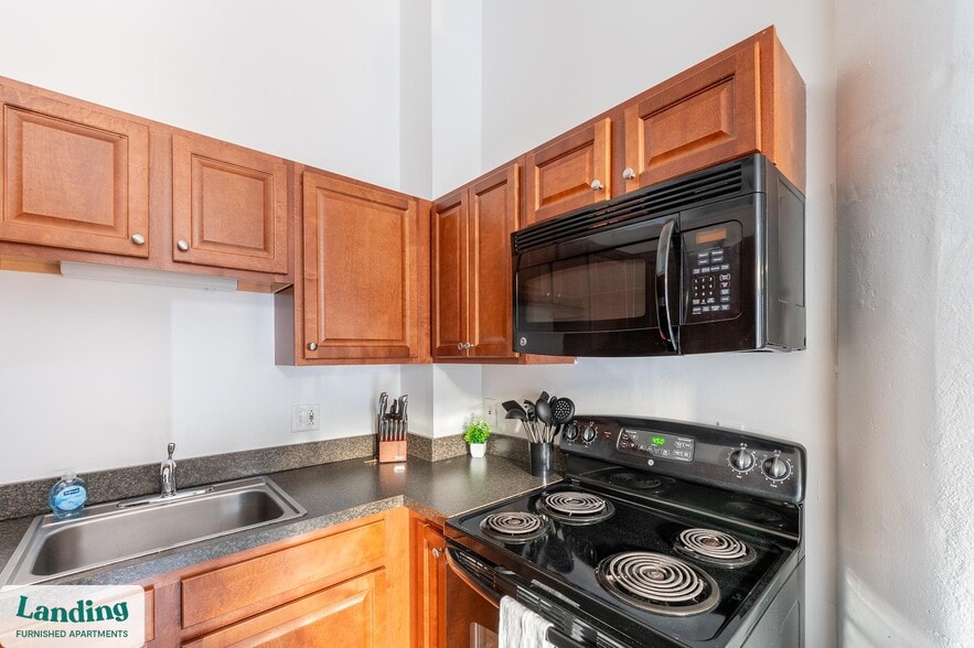 Building Photo - 45 Willow St