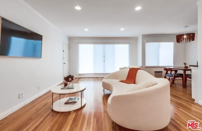 Building Photo - 1275 Havenhurst Dr