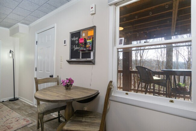 Building Photo - Montreat Rental-Lower Level Apartment! **Utilites included!