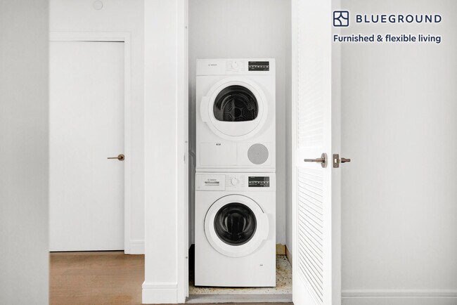 Building Photo - 27-19 44th Dr