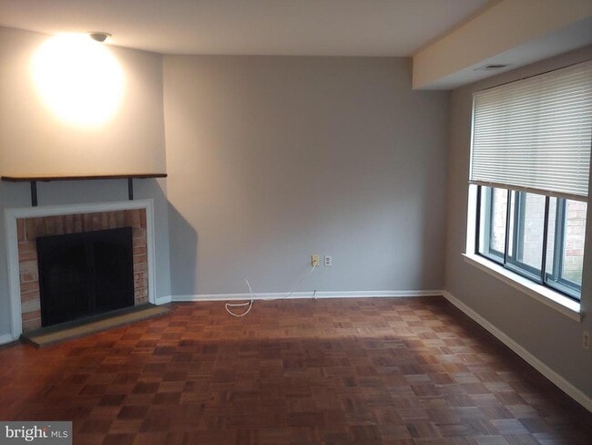 Building Photo - 214 Stonybrook Dr