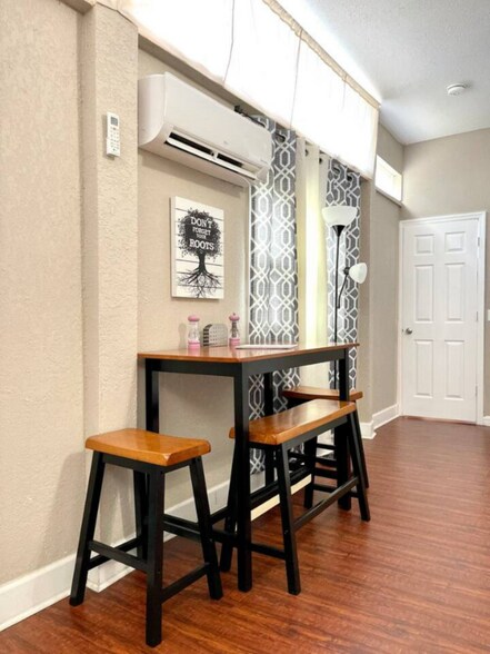 Building Photo - 1245 Catalpa Ln