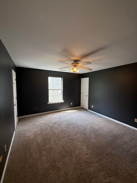 Building Photo - 2722 Wellington Dr