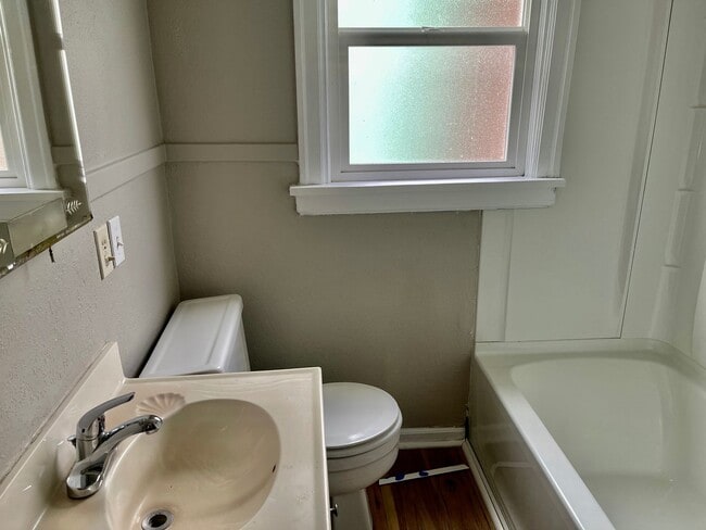 Building Photo - Audubon Park Rental!