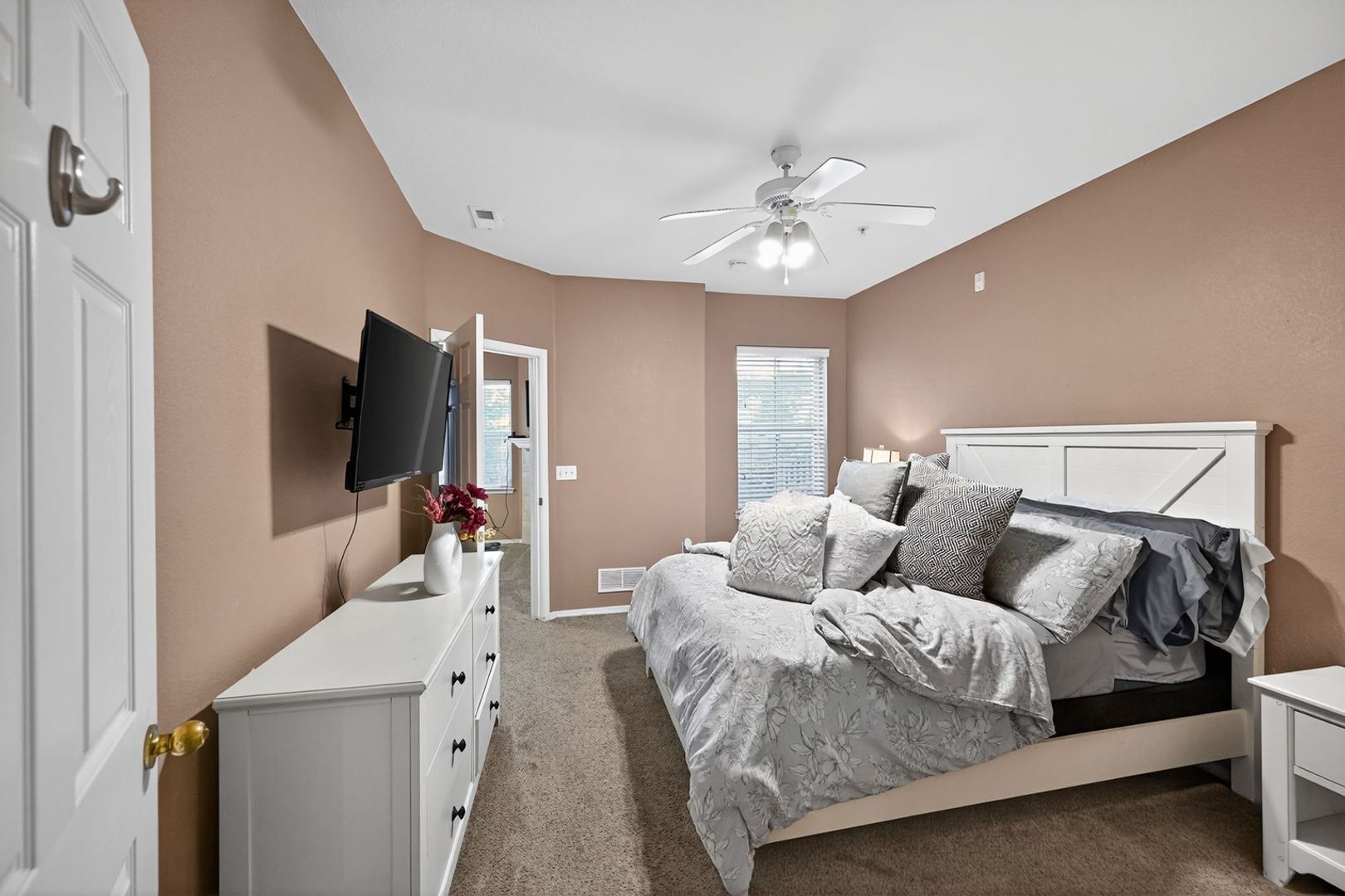 Building Photo - 16386 E Fremont Ave