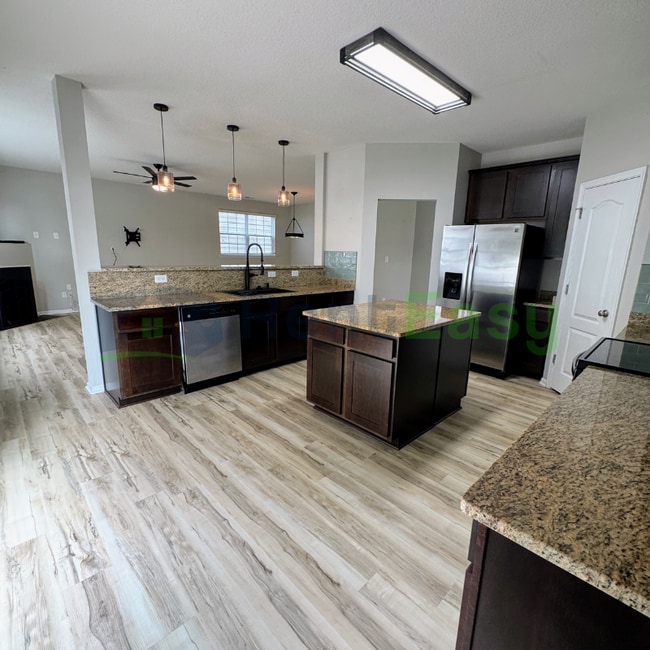 Building Photo - 1005 Silver Charm Cir