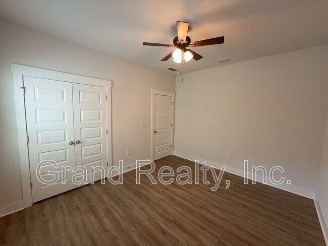 Building Photo - 5869 Danbury Blvd
