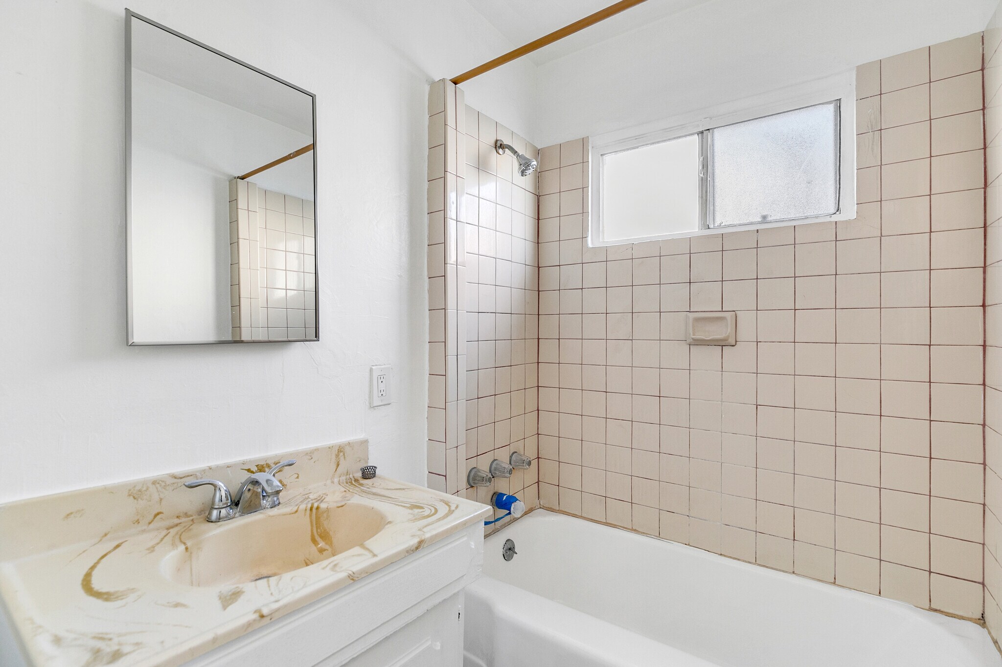 Building Photo - 725 Spence St