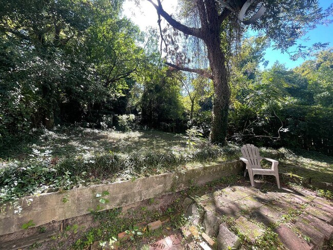 Building Photo - 984 Magnolia St