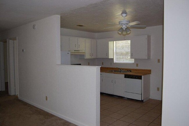 Building Photo - 3749 Maria Cir