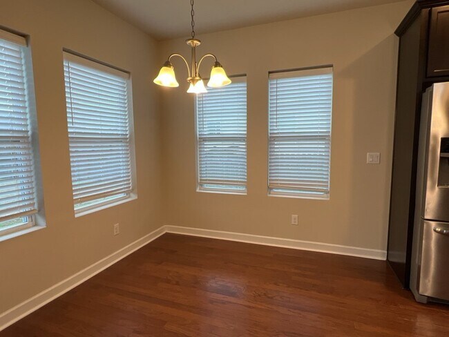Building Photo - 579 Crossland Dr
