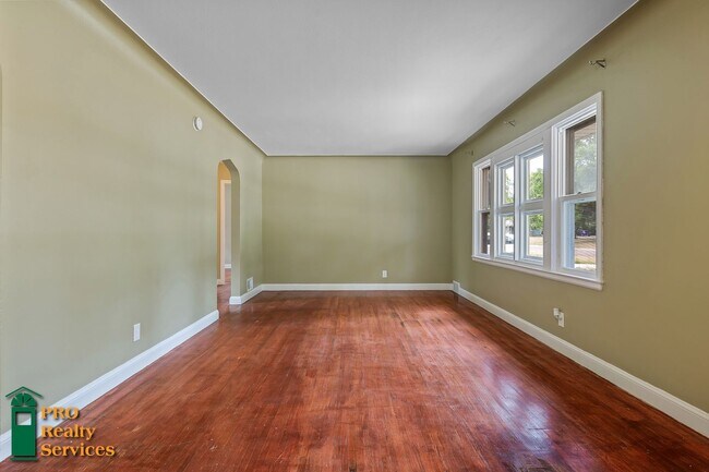 Building Photo - 4 Bedroom Home in Brooklyn Center
