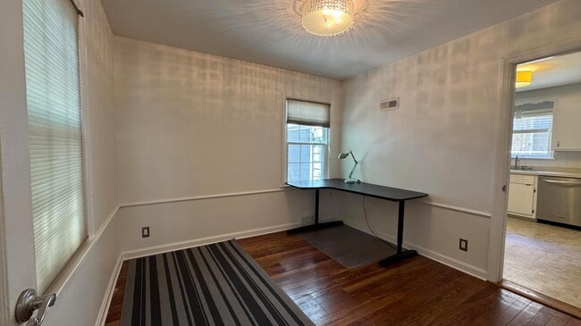 Building Photo - 630 E Fairmount Ave