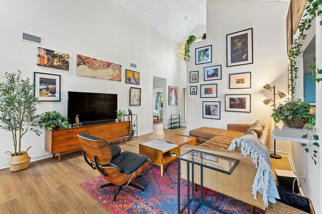 Building Photo - 4901 Howden Cir