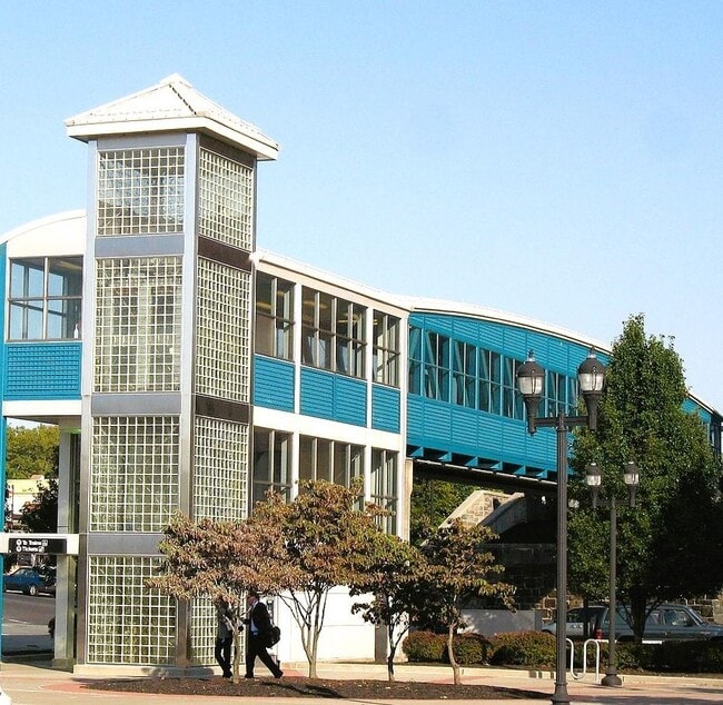 Building Photo - 108 Fairview Ave