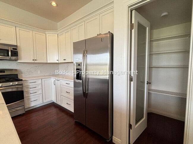Building Photo - 1626 Evergreen Dr