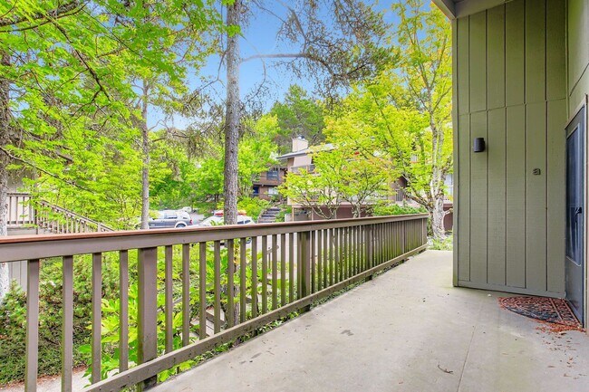 Building Photo - Nicely updated 1 bed 1 bath condo for rent in Sylvan Heights