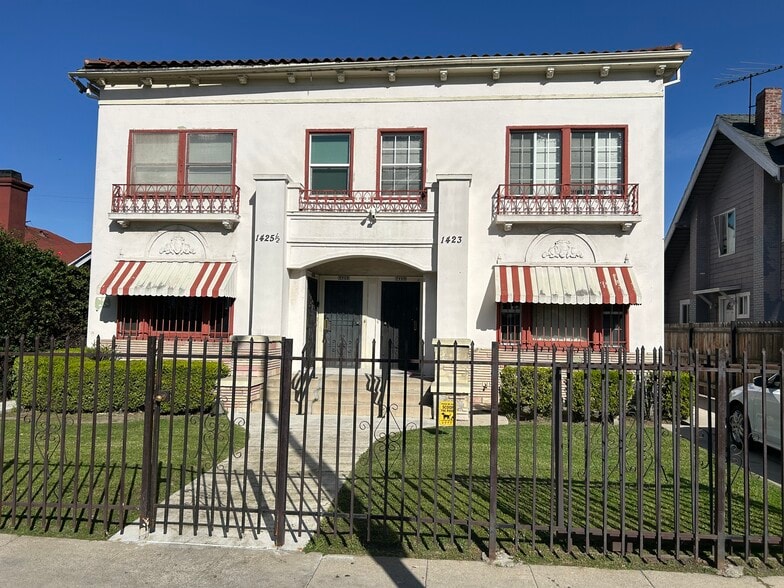 Building Photo - 1425 W 48th St