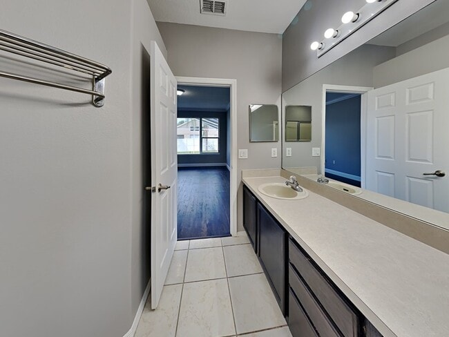 Building Photo - 1735 White Heron Bay Cir