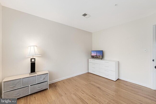 Building Photo - 8091 Lacy Dr