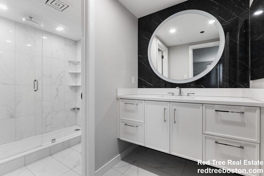 Building Photo - 220 Boylston St