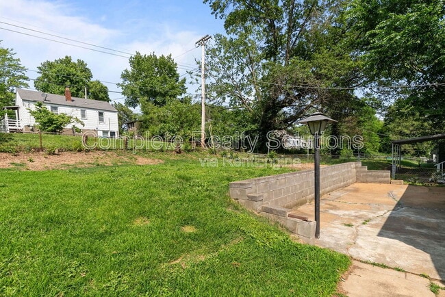 Building Photo - 7129 Greenhaven Dr