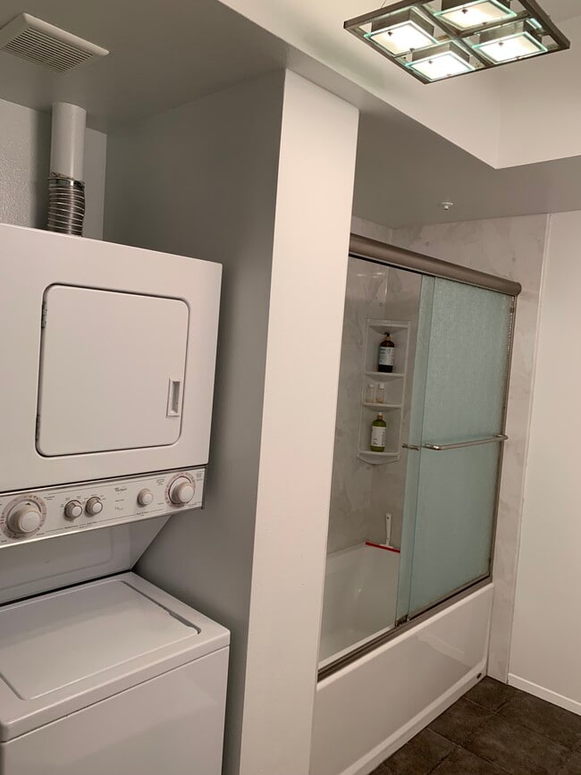 Building Photo - 101 Market St