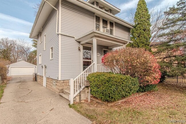 Primary Photo - 613 E Lincoln Ave