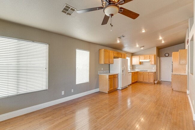 Building Photo - WONDERFUL 3 BEDROOM PLUS DEN 1 STORY HOME. CASITA WITH OWN BATHROOM! GATED COMMUNITY!