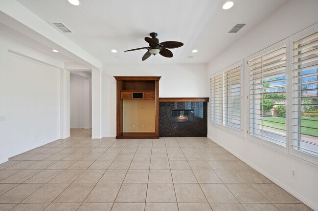 Building Photo - 124 Tesori Dr