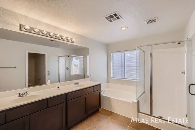 Building Photo - 436 Bright Moon Ave