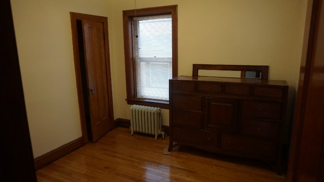 Building Photo - 5040 N Parkside Ave