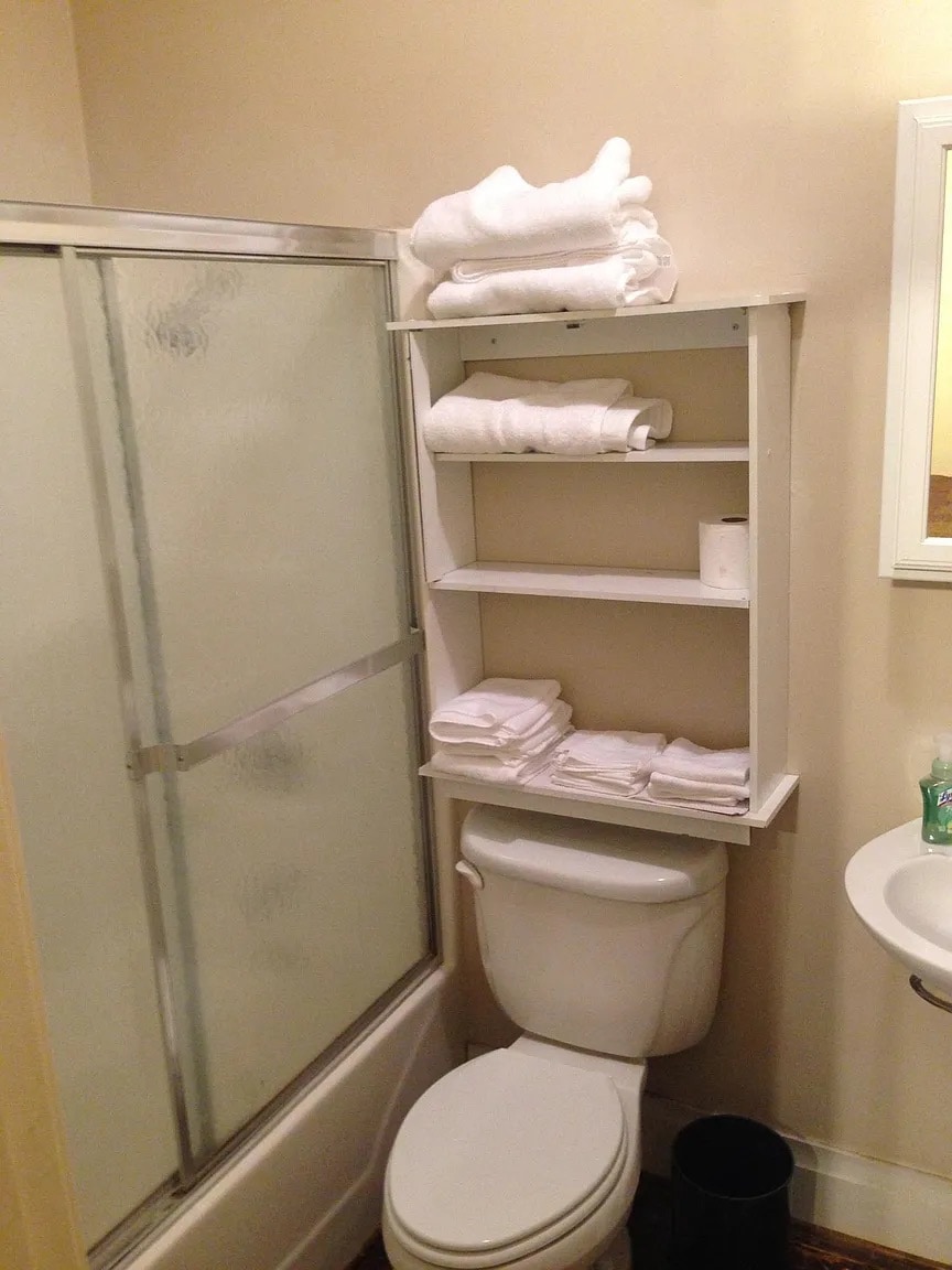 Building Photo - Room in Condo on E San Antonio St