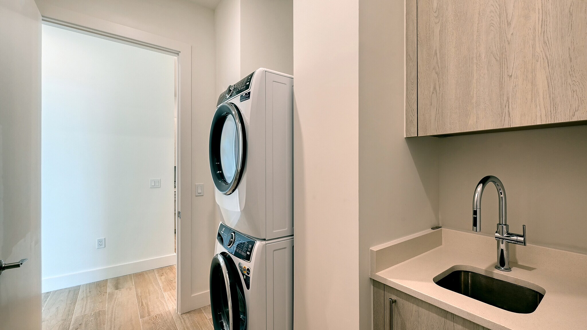 Full sized laundry room - 33 S Palm Ave