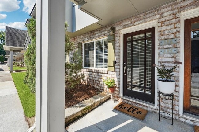 Building Photo - 104 Rondak Cir SE