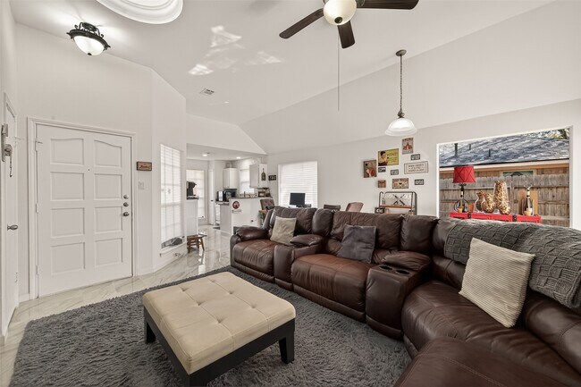 Building Photo - 21067 Southern Colony Ct